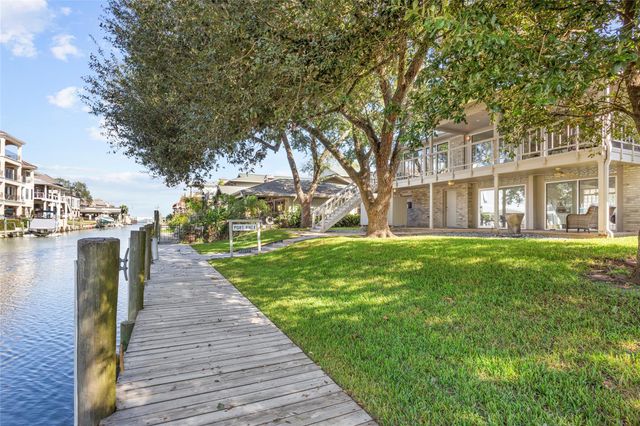 67 Harbor Lane, Kemah, TX 77565