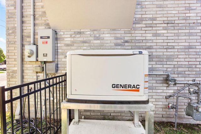 67 Harbor Lane, Kemah, TX 77565