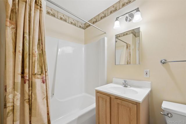 2295 Milburn Avenue 11, Baldwin, NY 11510