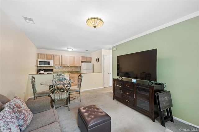 2295 Milburn Avenue 11, Baldwin, NY 11510
