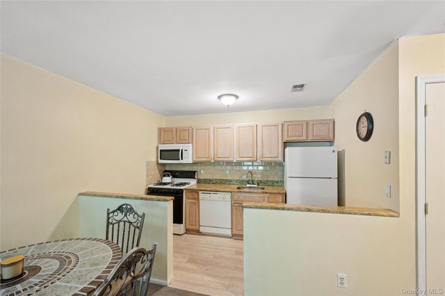 2295 Milburn Avenue 11, Baldwin, NY 11510