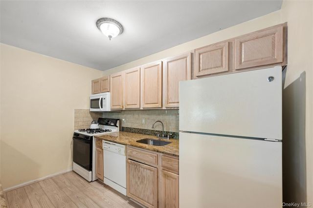 2295 Milburn Avenue 11, Baldwin, NY 11510