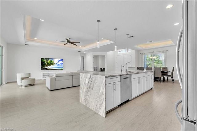 2918 SE 10th PL, Cape Coral, FL 33904