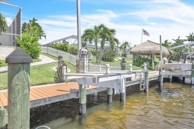2918 SE 10th PL, Cape Coral, FL 33904