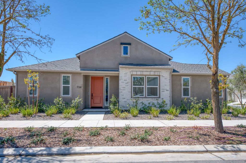 Image 1 of property listing at 734 Josephine, Madera, CA 93636