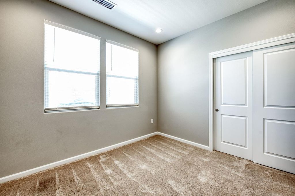 Image 10 of property listing at 734 Josephine, Madera, CA 93636