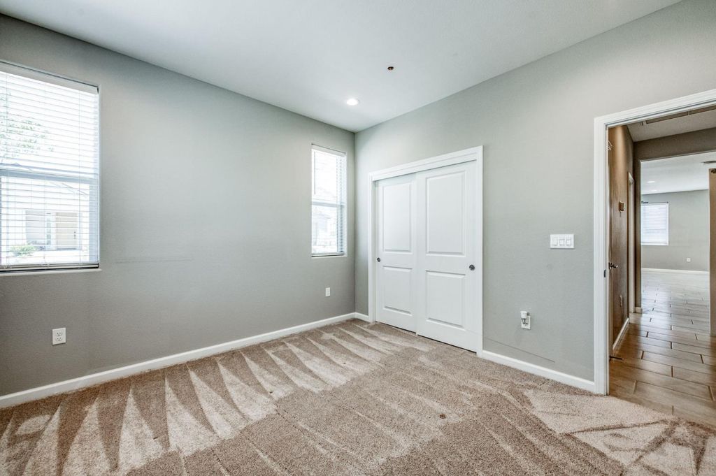 Image 13 of property listing at 734 Josephine, Madera, CA 93636