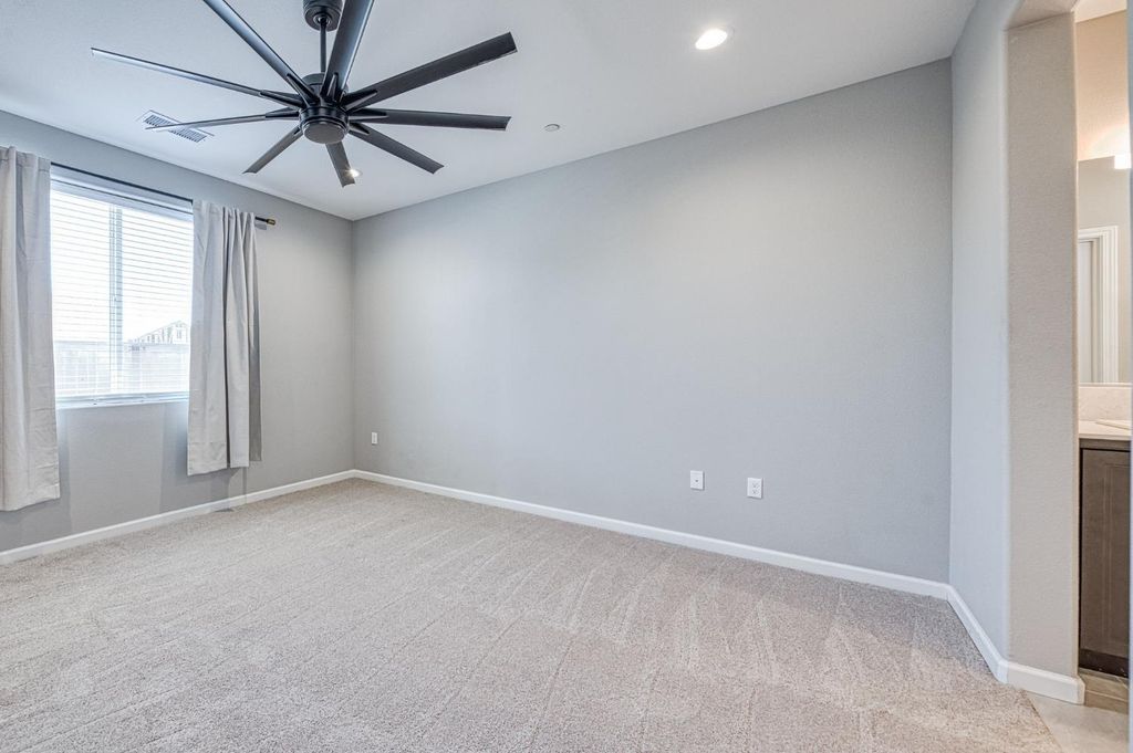 Image 15 of property listing at 734 Josephine, Madera, CA 93636