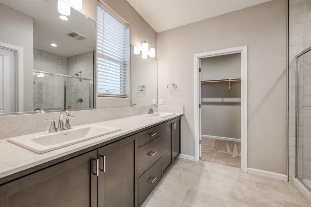 Image 17 of property listing at 734 Josephine, Madera, CA 93636