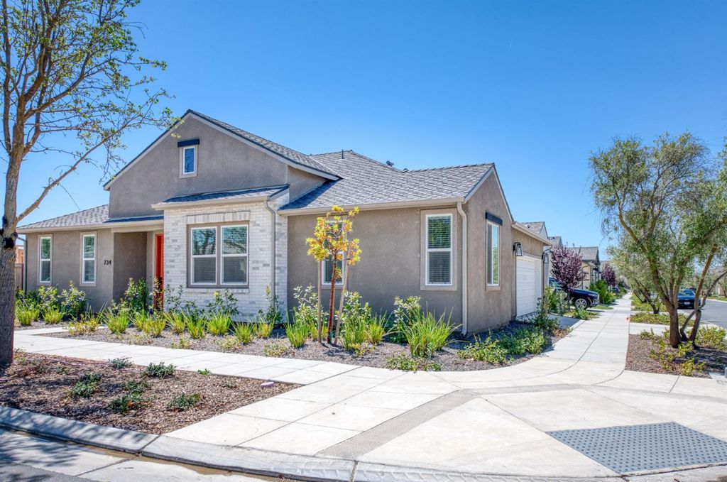 Image 2 of property listing at 734 Josephine, Madera, CA 93636