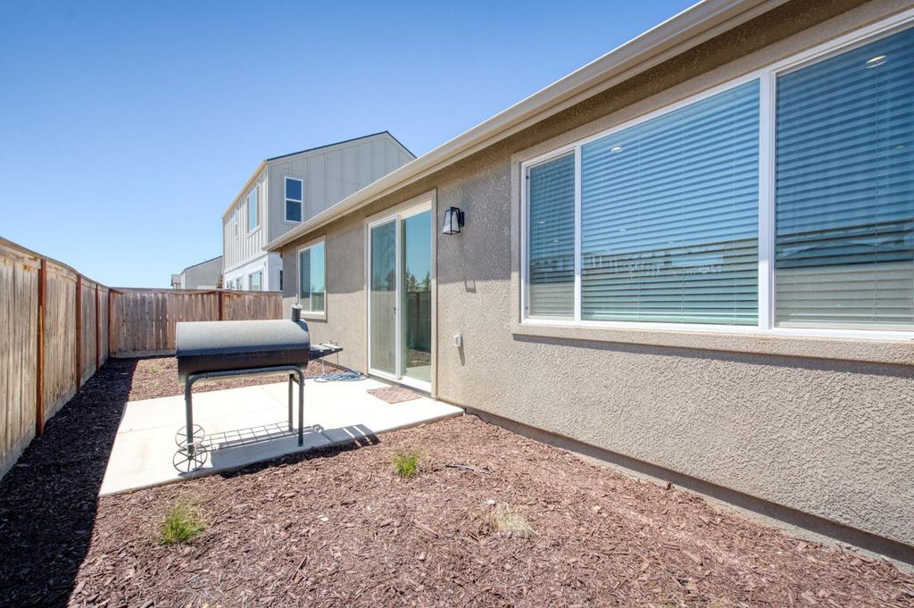 Image 20 of property listing at 734 Josephine, Madera, CA 93636