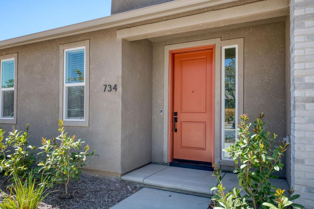 Image 3 of property listing at 734 Josephine, Madera, CA 93636