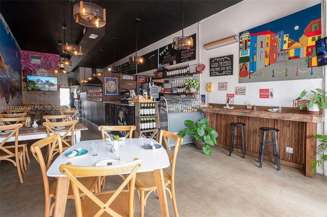 653 NE 125th St, North Miami, FL 33161