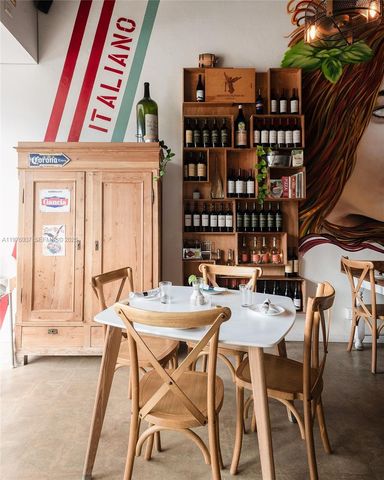 653 NE 125th St, North Miami, FL 33161