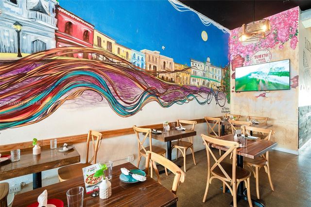 653 NE 125th St, North Miami, FL 33161