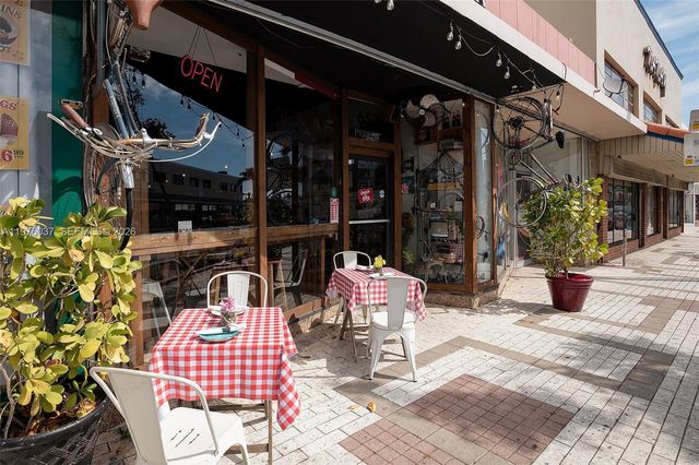 653 NE 125th St, North Miami, FL 33161