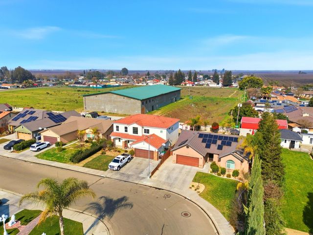 2852 W Indiana, Caruthers, CA 93609