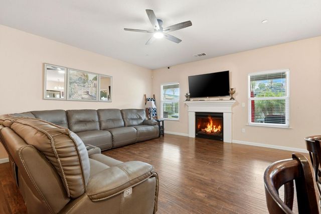 2852 W Indiana, Caruthers, CA 93609