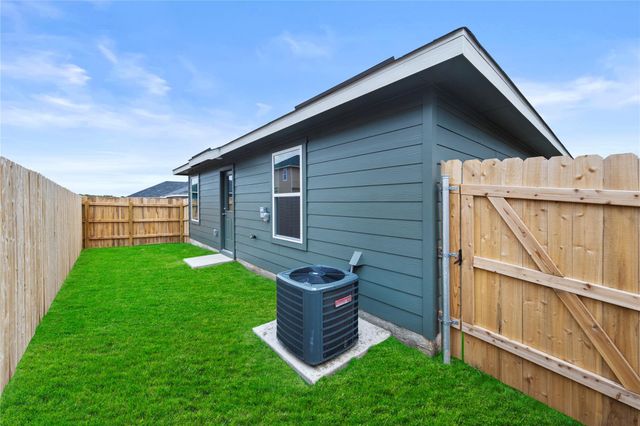 371 Low Pasture TRL, Maxwell, TX 78656