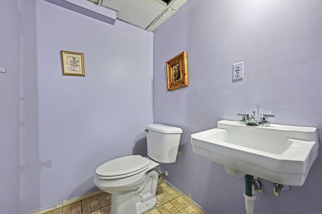 15600 Sunset Street, Livonia, MI 48154