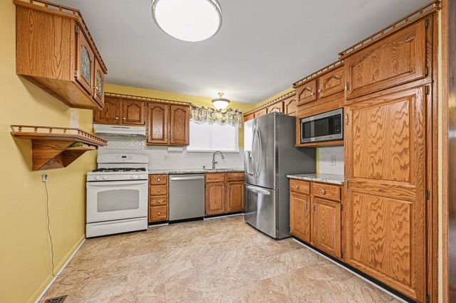 15600 Sunset Street, Livonia, MI 48154