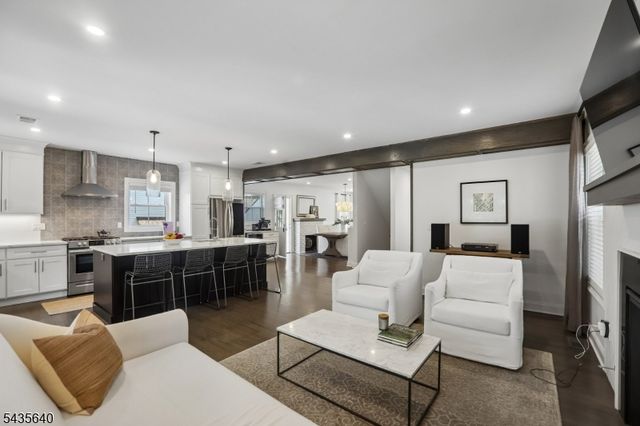 21 Evergreen Pl, Maplewood Twp., NJ 07040