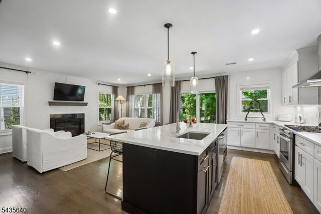 21 Evergreen Pl, Maplewood Twp., NJ 07040