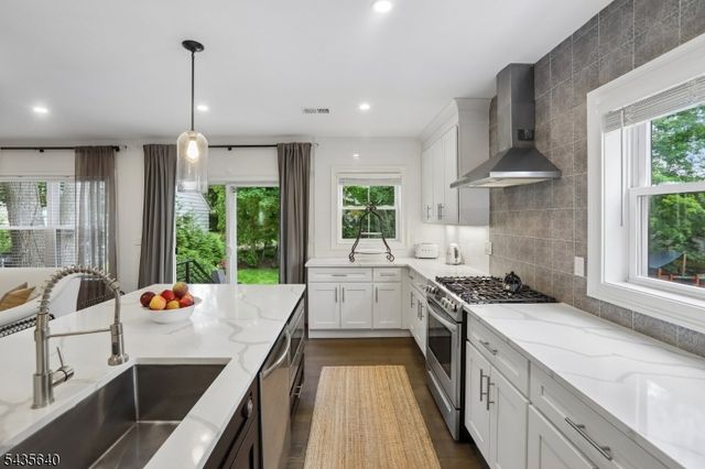 21 Evergreen Pl, Maplewood Twp., NJ 07040