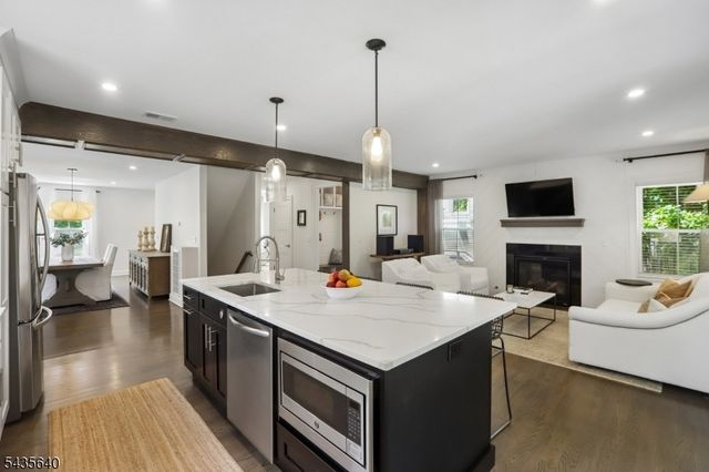 21 Evergreen Pl, Maplewood Twp., NJ 07040