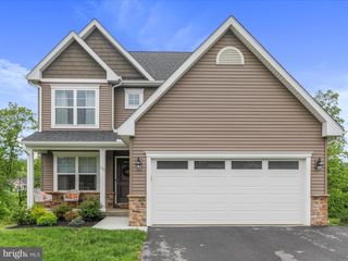 302 TRIFECTA TRL, Martinsburg, WV 25404