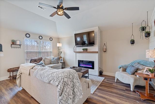 4 Washington Lane, Bella Vista, AR 72715