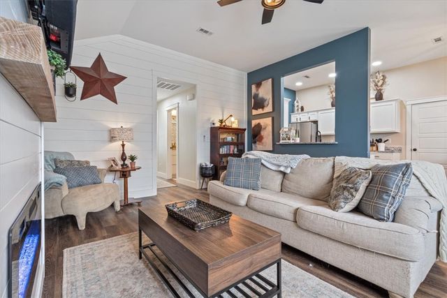 4 Washington Lane, Bella Vista, AR 72715