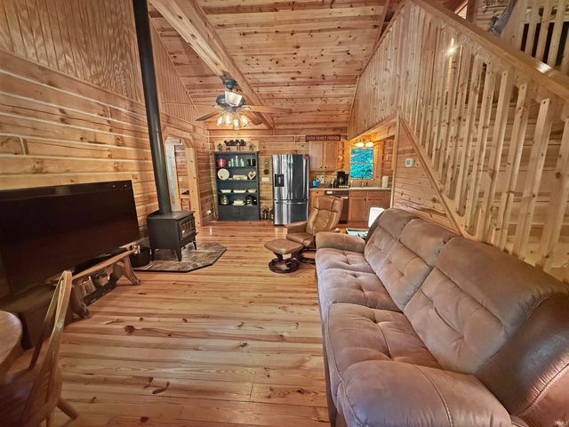 10563 Deer Drive, Birdseye, IN 47513