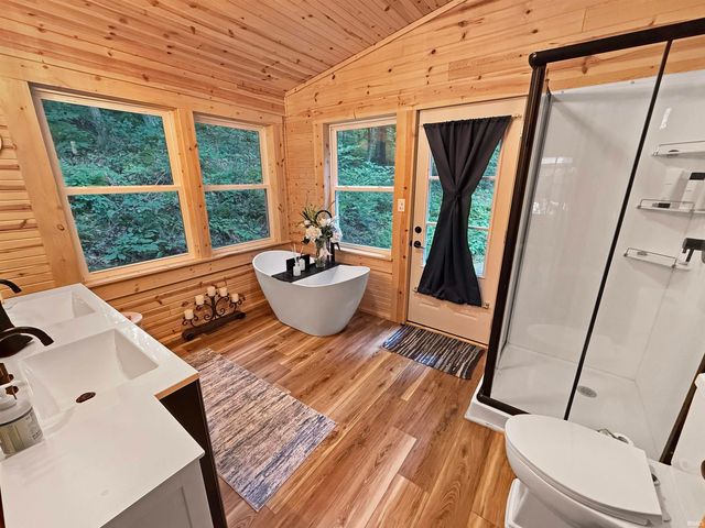 10563 Deer Drive, Birdseye, IN 47513