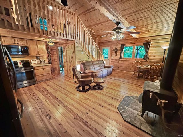 10563 Deer Drive, Birdseye, IN 47513