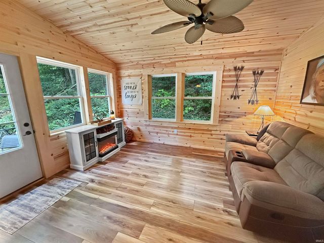 10563 Deer Drive, Birdseye, IN 47513