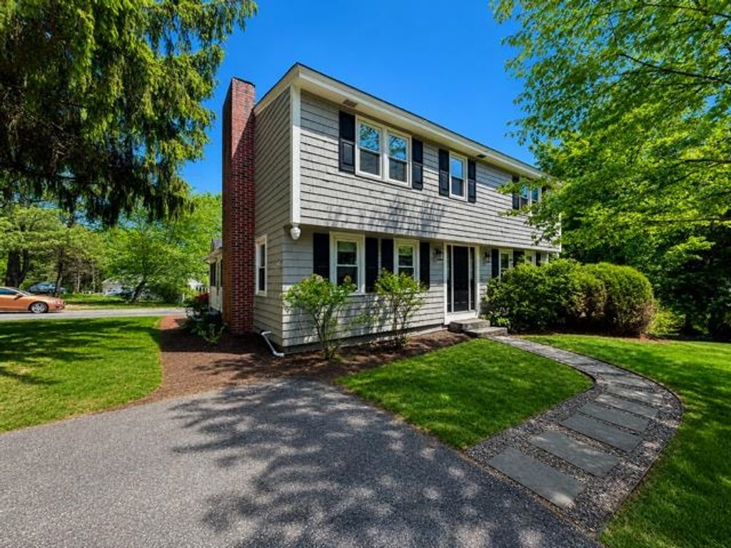 30 Ridge Road, Nashua, NH 03062