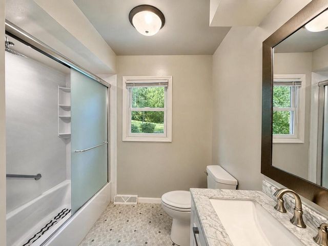2124 Harris-Highland DRIVE, Waukesha, WI 53188