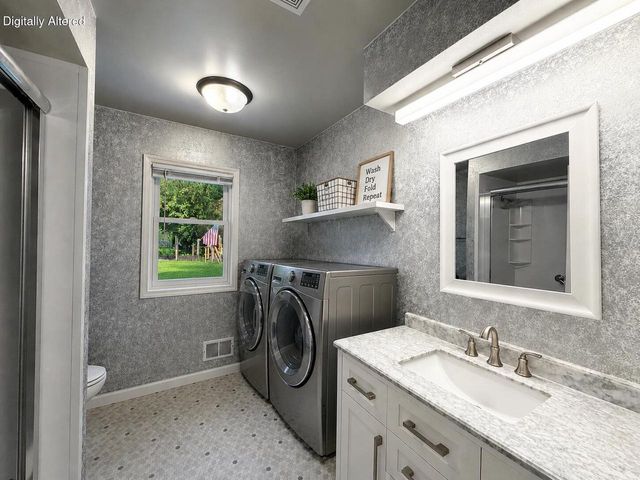 2124 Harris-Highland DRIVE, Waukesha, WI 53188