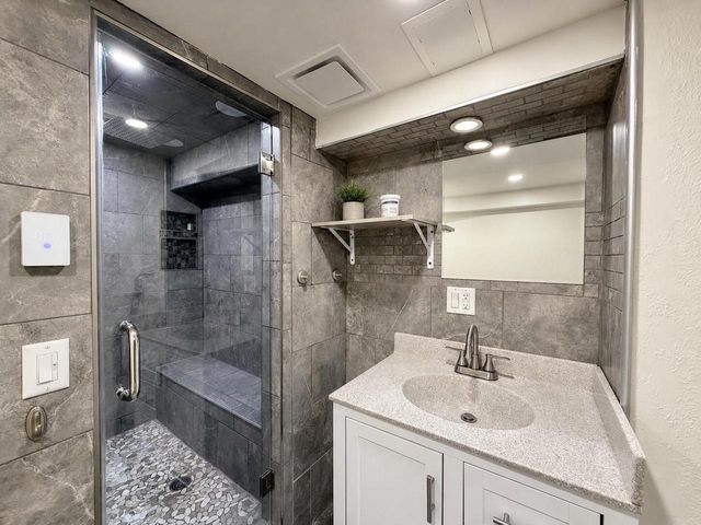 2124 Harris-Highland DRIVE, Waukesha, WI 53188