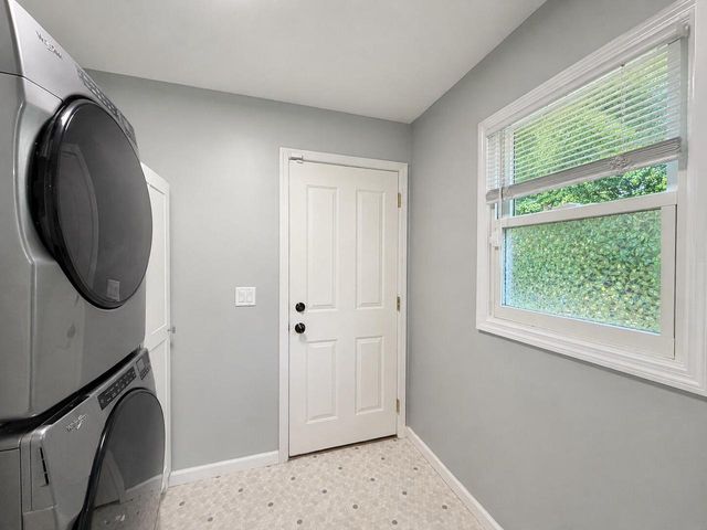 2124 Harris-Highland DRIVE, Waukesha, WI 53188