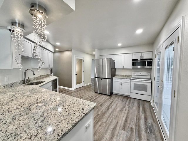 2124 Harris-Highland DRIVE, Waukesha, WI 53188