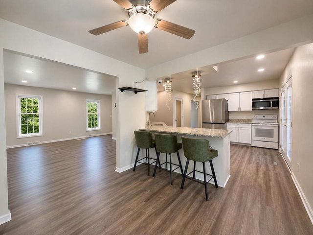 2124 Harris-Highland DRIVE, Waukesha, WI 53188