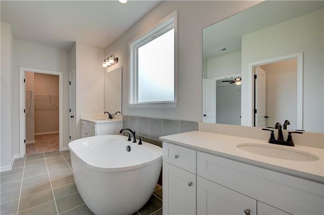 282 Linford Drive, Locust Grove, GA 30248