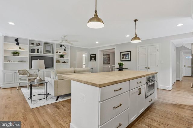 1200 N ILLINOIS ST, Arlington, VA 22205