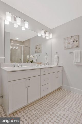 1200 N ILLINOIS ST, Arlington, VA 22205