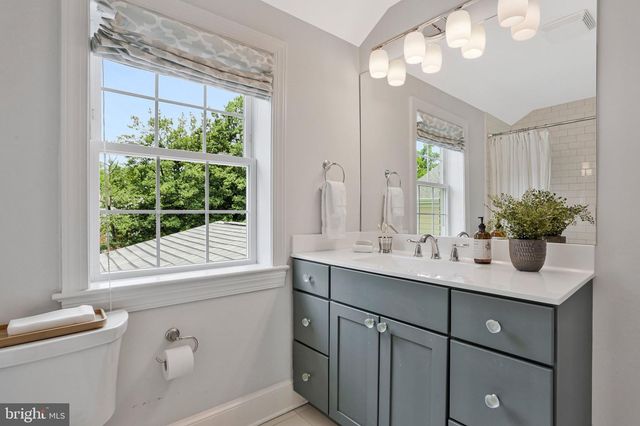1200 N ILLINOIS ST, Arlington, VA 22205