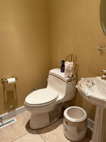 649 Roxbury Road, Rockford, IL 61107