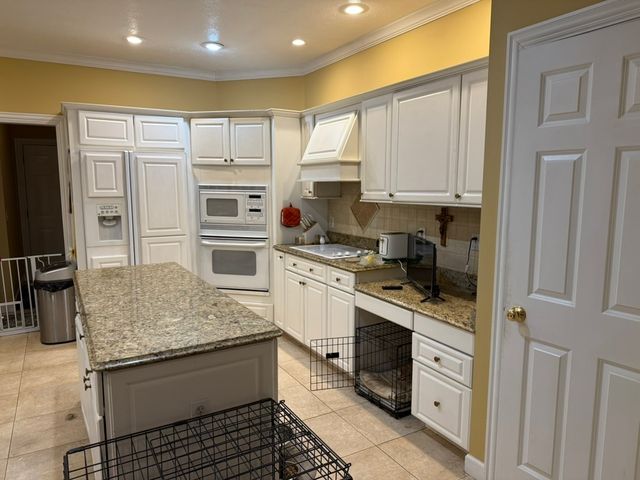 649 Roxbury Road, Rockford, IL 61107