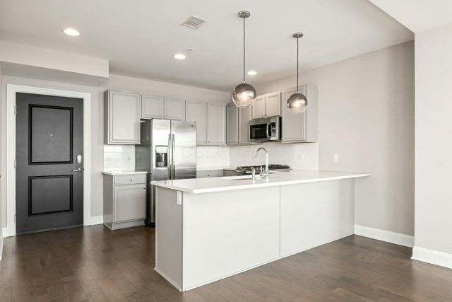 50 W Broad Street, 2403, Columbus, OH 43215